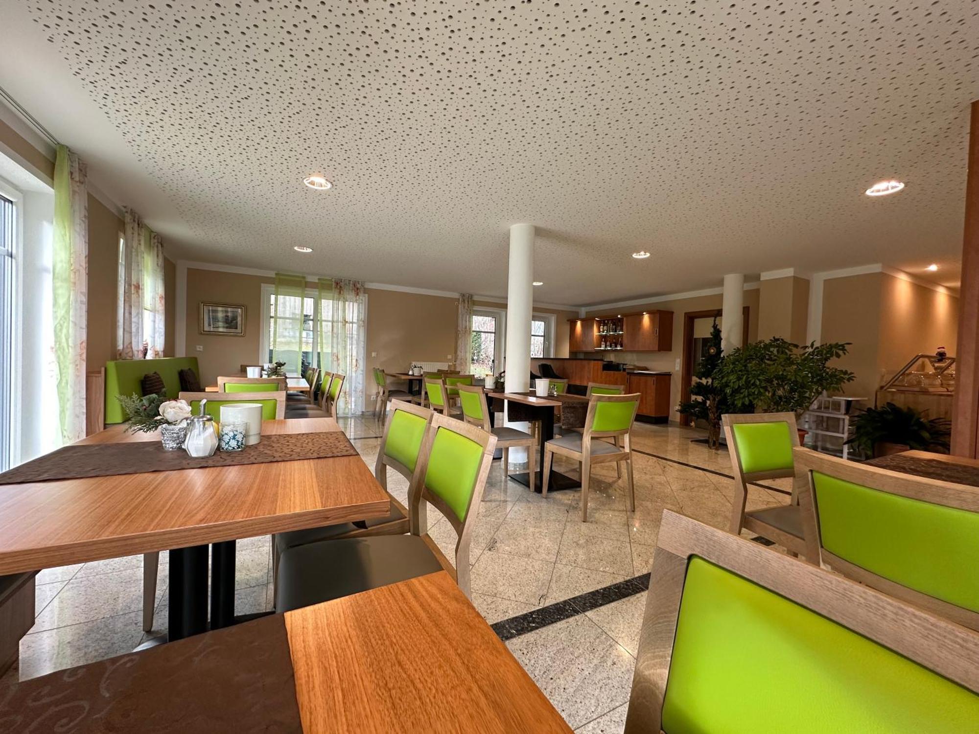 Rothsee Hotel Алерсберг Екстериор снимка