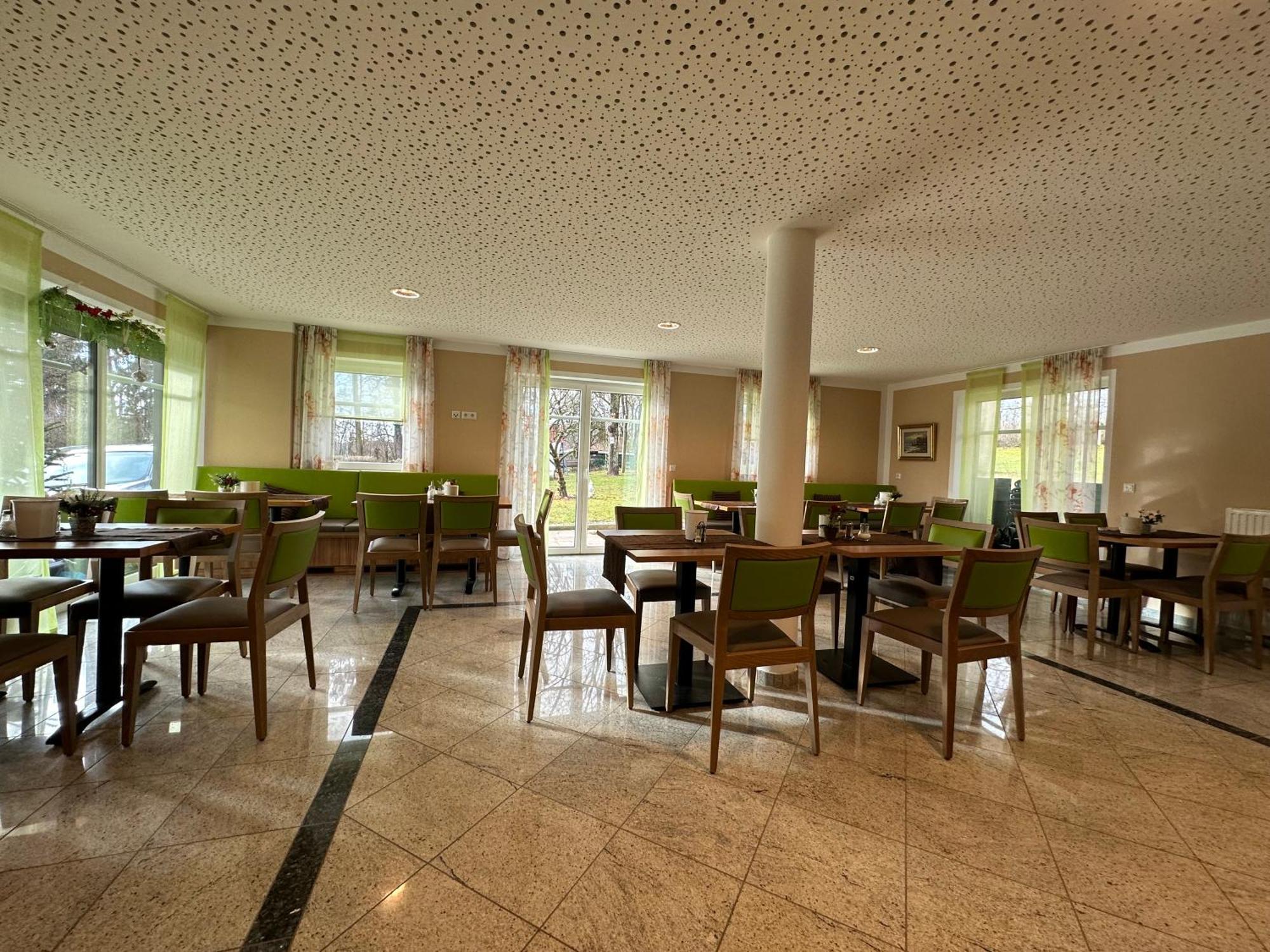 Rothsee Hotel Алерсберг Екстериор снимка